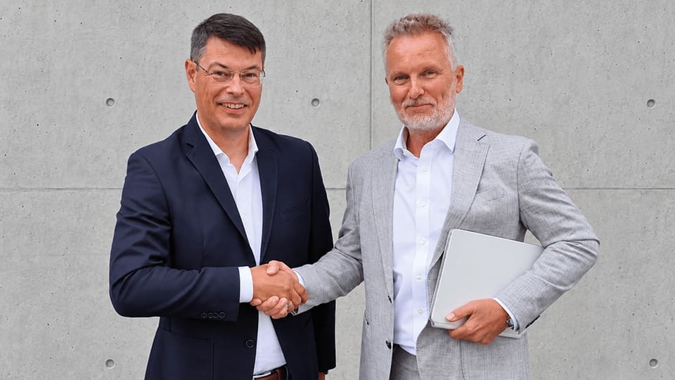 [L to R] Franz Kriechbaum, CEO of the manroland Goss Group, and Dr -Ing. Joachim Brenk, chairman of the Possehl Group